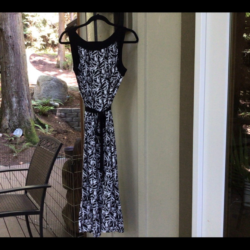 Beautiful no sleeve dress